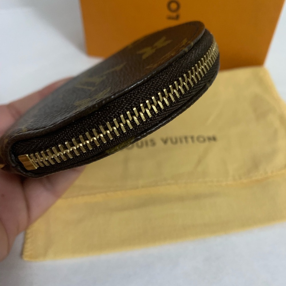 Louis Vuitton Round coin purse - Picture 3 of 8
